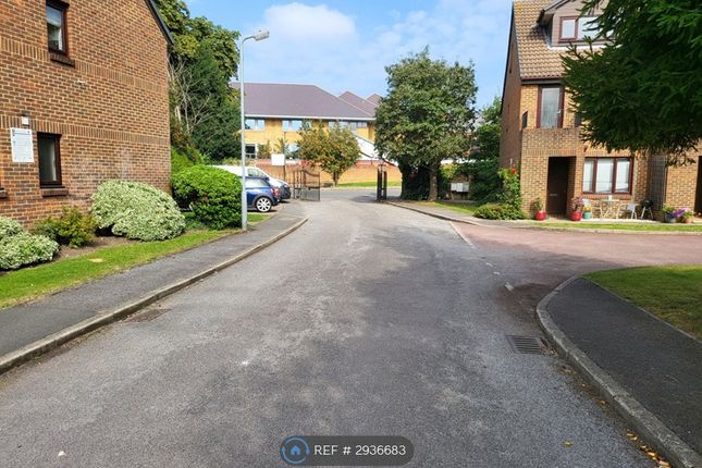 Benwell Court, Sunbury-On-Thames photo 4