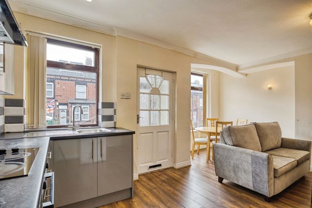 17, St. Hildas Mount, LEEDS photo 4