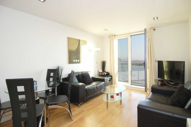 Flat to rent in City Tower, 3 Limeharbour, Canary Wharf, London