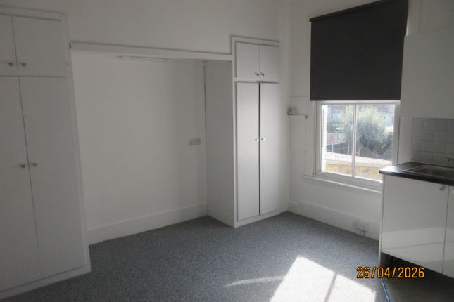 24, Forest Drive West, Leytonstone photo 4