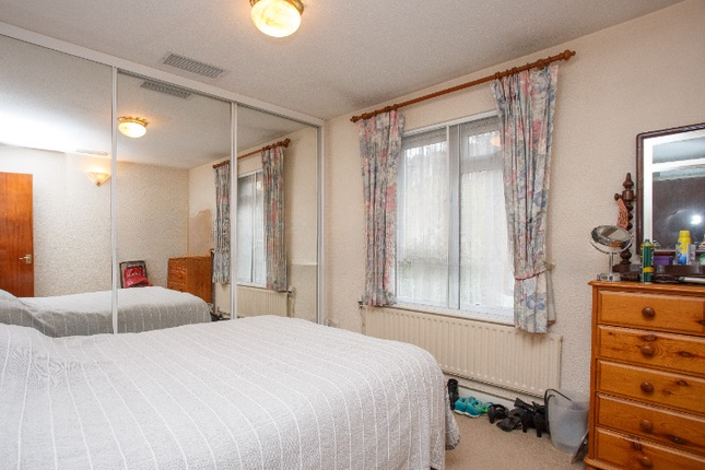 Flat 12 Surrey Lodge, 11, Wyke Road, London photo 5