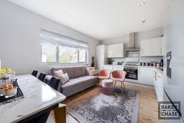 Flat for sale in Chase Side, Enfield