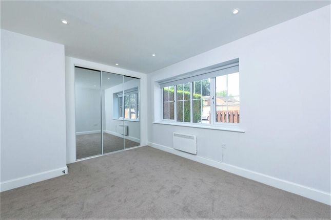 Flat 2, 47, Station Road East, Aldershot photo 4