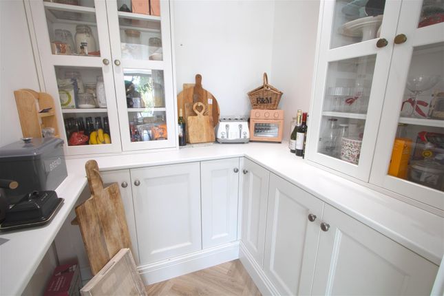 44, Scrub Rise, Billericay photo 5