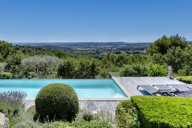 Villa for sale in Éguilles, Bouches-Du-Rhône, Provence-Alpes-Côte d`Azur, France