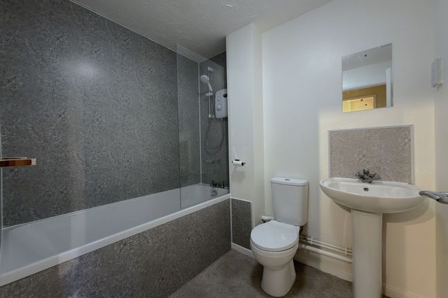 29 Woodford Court, Chequers Road, Gloucester photo 5