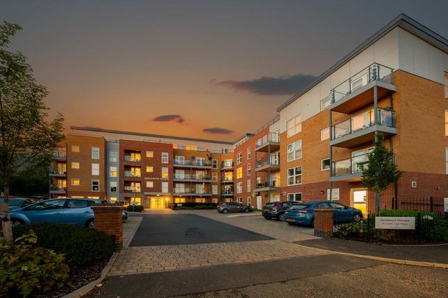2-bed flat on 40 Goldwyn House, Studio Way, Borehamwood, £274,400