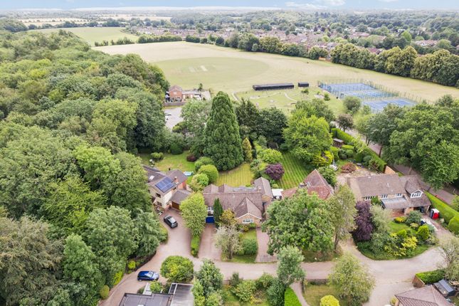 By The Wood, 60 Chenies Avenue, Little Chalfont photo 3