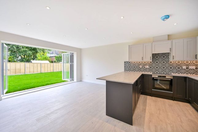Thumbnail Bungalow for sale in Hanworth Road, Hounslow
