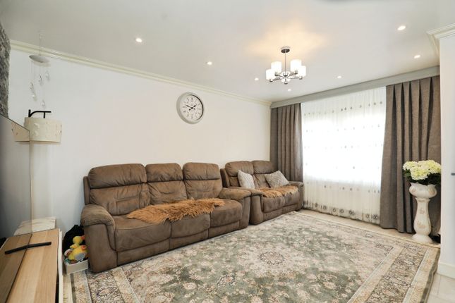 24, Barnwell Grove, Stoke-on-Trent photo 4