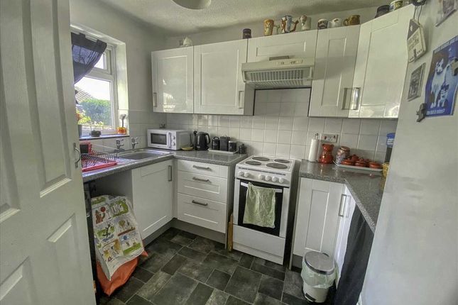 1, Oakwood Close, Frinton On Sea photo 4