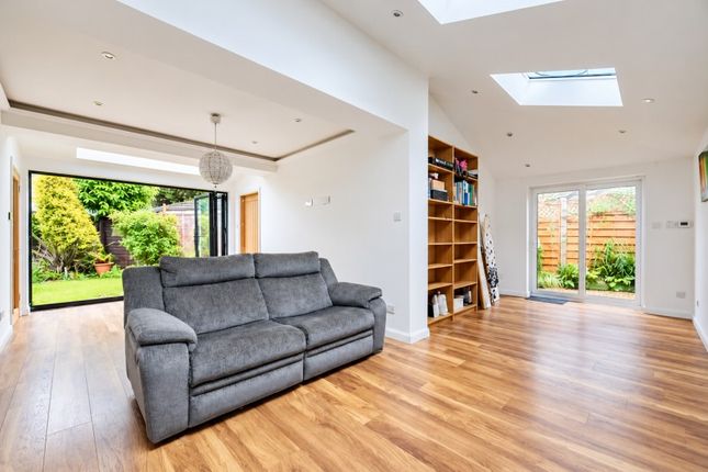 Boundary Road, Woking photo 3