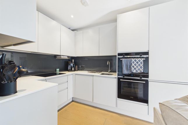 Flat 27 Smitham Court, 31, Leaden Hill, Coulsdon photo 2