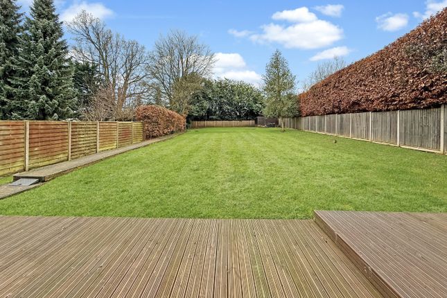 Oak Bank, Church Road, Dunstable photo 4