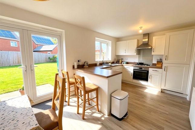 8, Cooper Crescent, Warwickshire photo 4