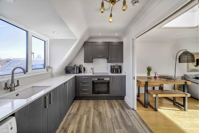 Flat 5, 1, Woodville Road, London photo 3