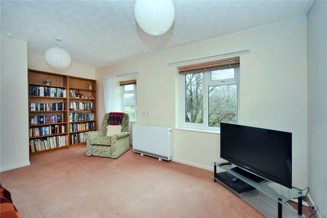 Flat 46, Rowan Mead,, Henbit Close, Surrey photo 2