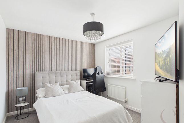 33 Bronte Way, South Shields photo 3
