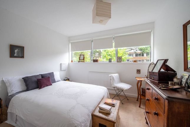 Claudia Place, Southfields photo 3