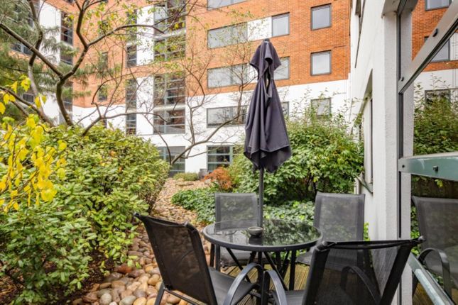 Flat to rent in Consort Rise House, 199-203 Buckingham Palace Road, Belgravia, London