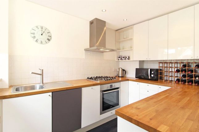 Flat for sale in Clifton Road, Wimbledon Village, London