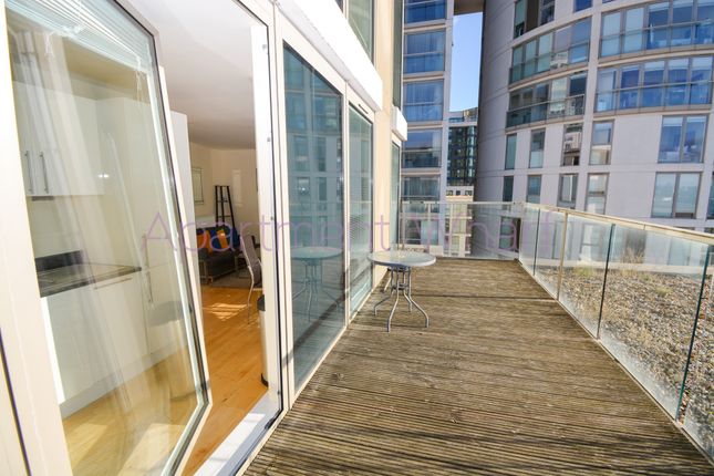 Flat to rent in One-Bedroom Denison House, Lanterns Way, South Quay/Canary Wharf