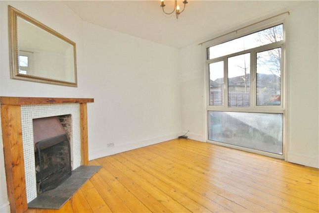 3A, River Gardens, Feltham photo 2