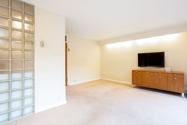 Flat to rent in Park Steps, St George's Fields, London