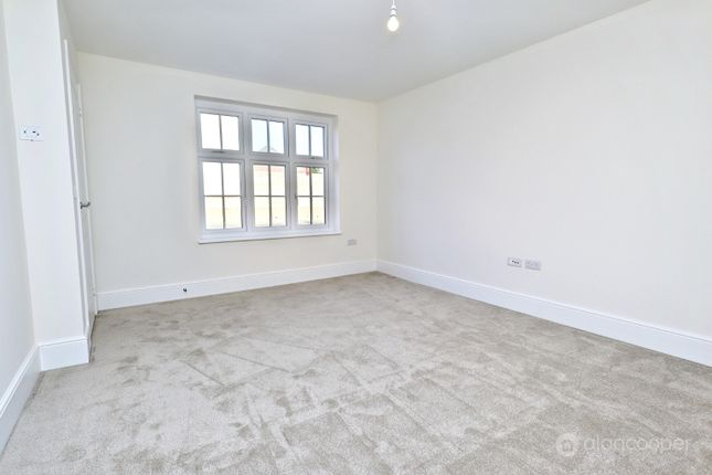 2 De Bary Road, Arden Fields, Bulkington photo 2