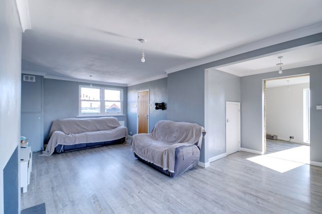 10, Hall Terrace, Aveley photo 4