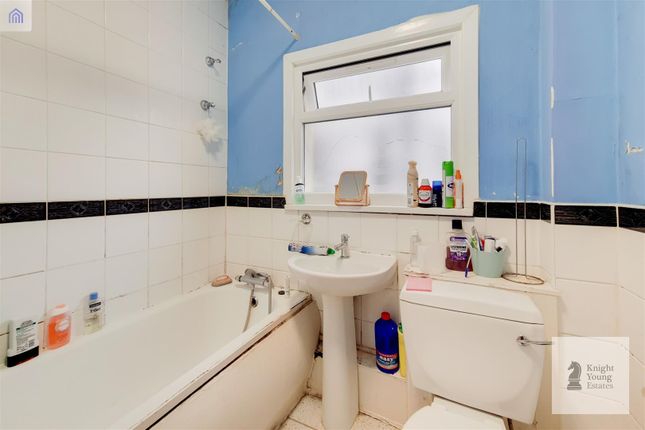 Flat for sale in Cecil Road, Hounslow