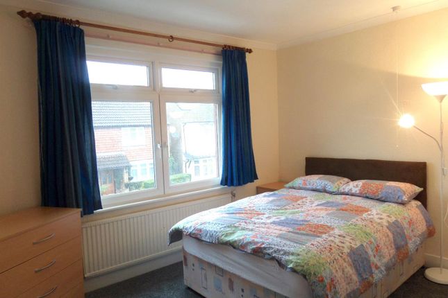Room 5 - 16, Springfield Road, Ashford photo 2