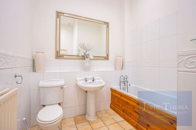 5, Wentworth House, Hampstead Avenue, Repton Park photo 4