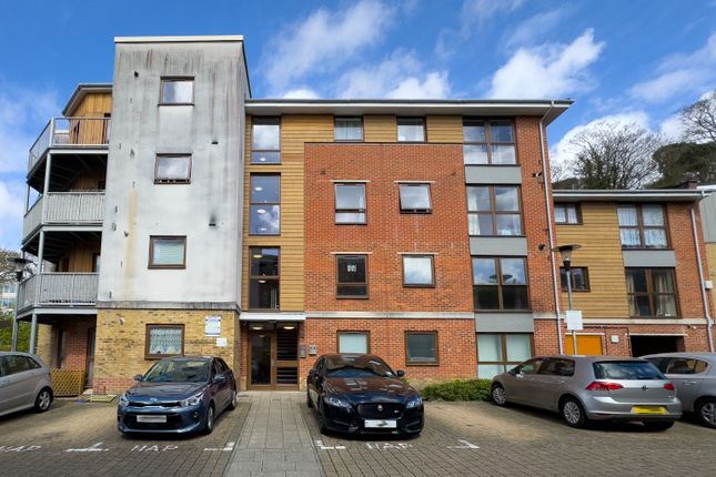 Flat for sale in Coombe Way, Farnborough