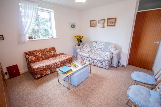 3 Bracken Court, The Drive, Exeter photo 4