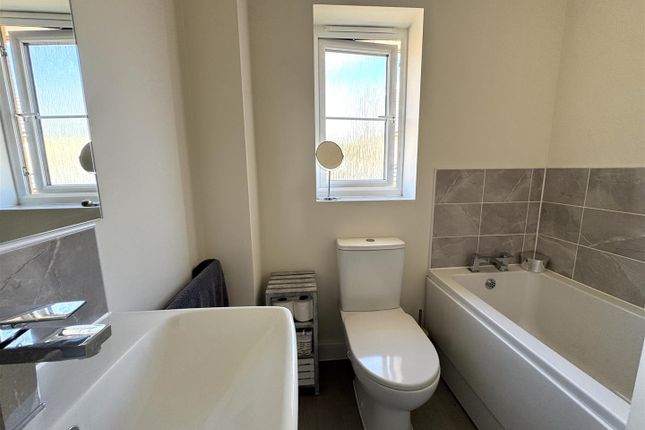 8, Carrs Grove, Barnsley photo 4