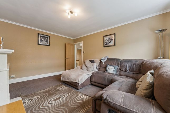 41 Sunnyside Drive, Blairdardie, Glasgow photo 3
