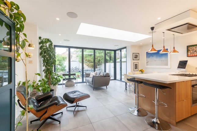 24, Summerlands Avenue, London photo 2