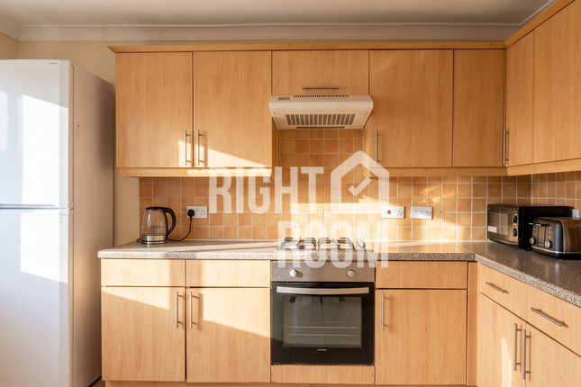 11 Highfield Lane, Southampton photo 4