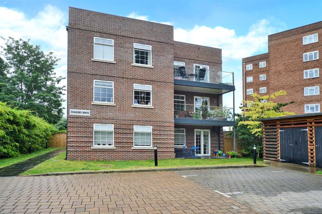 Thumbnail Flat to rent in Portsmouth Road, Surbiton