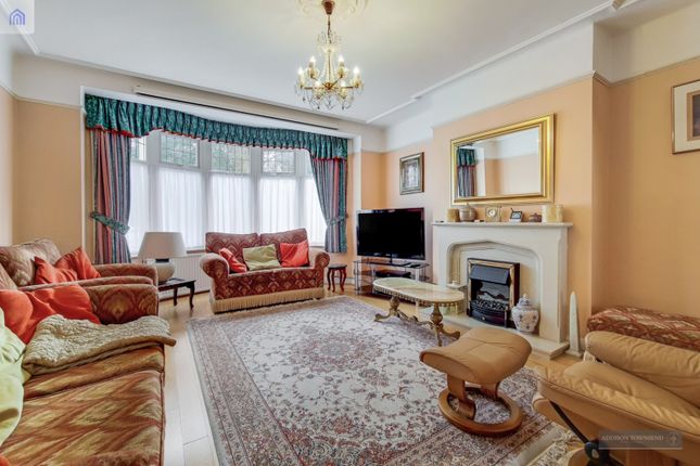 64 Queen Elizabeths Drive, Southgate photo 2