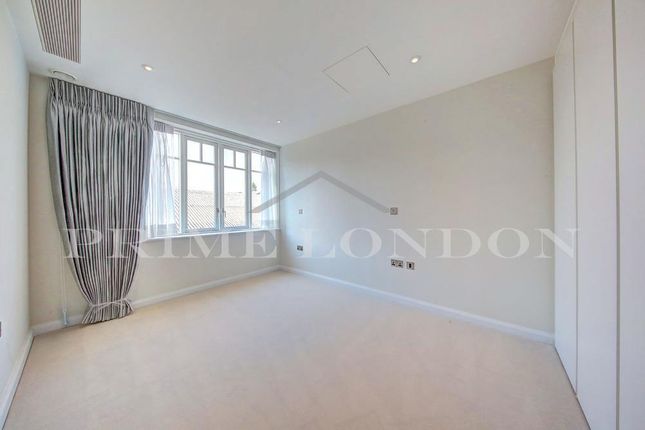 Flat for sale in Higham House West, Fulham, London