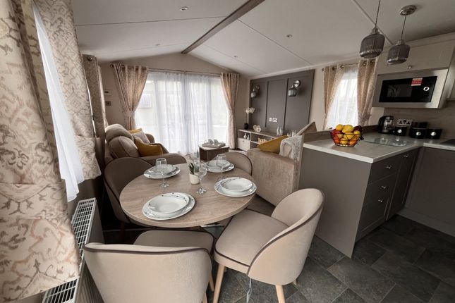 Willerby Salisbury, Poulton Plaiz Holiday Park Ltd, Poulton-le-Fylde photo 3