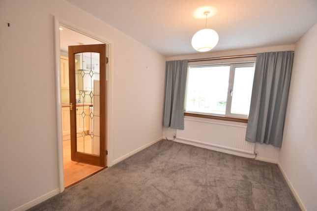 3  , Hollybank Place, East Calder photo 4