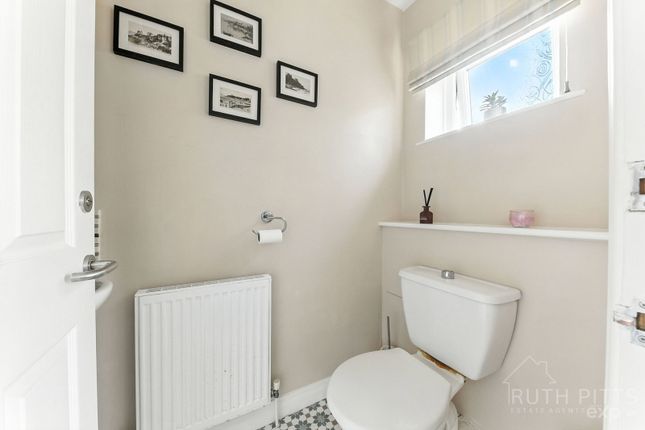 1, Springhill Avenue, Wakefield photo 3