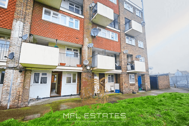 Studio flat on 28 Wisbeach Road, Croydon, £145,000
