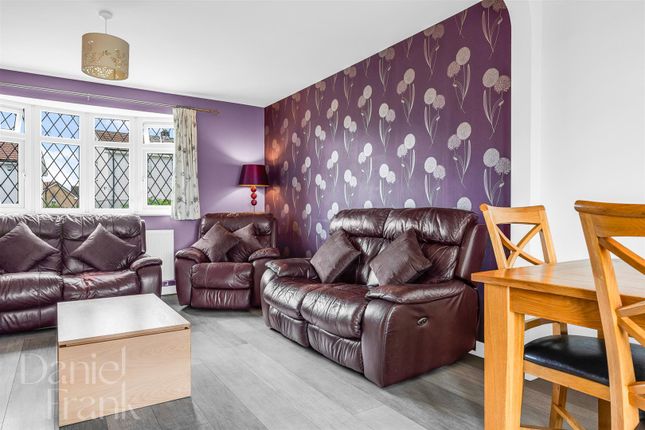 14, Barfields, Loughton photo 4