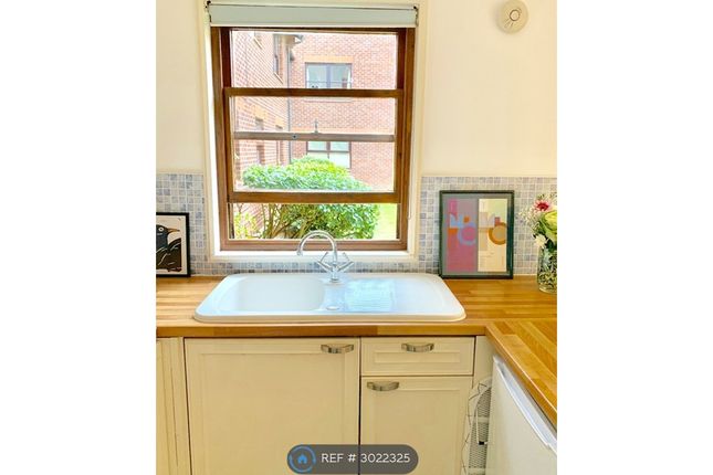 Mayfield Road, Wellington Court, London photo 3