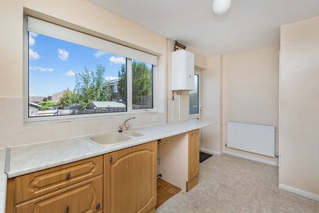 4 Godfrey Close, Lewes, East Sussex photo 4