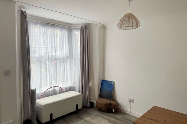 6 Stanley Road, Cowes photo 4
